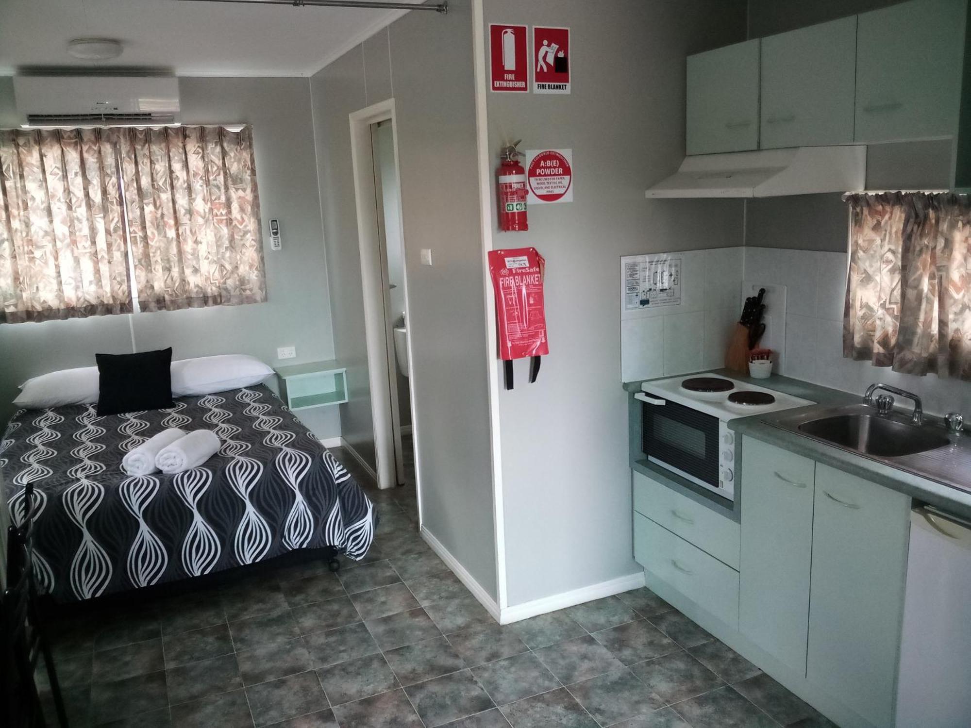 Bushchooks Travellers Village Bororen الغرفة الصورة